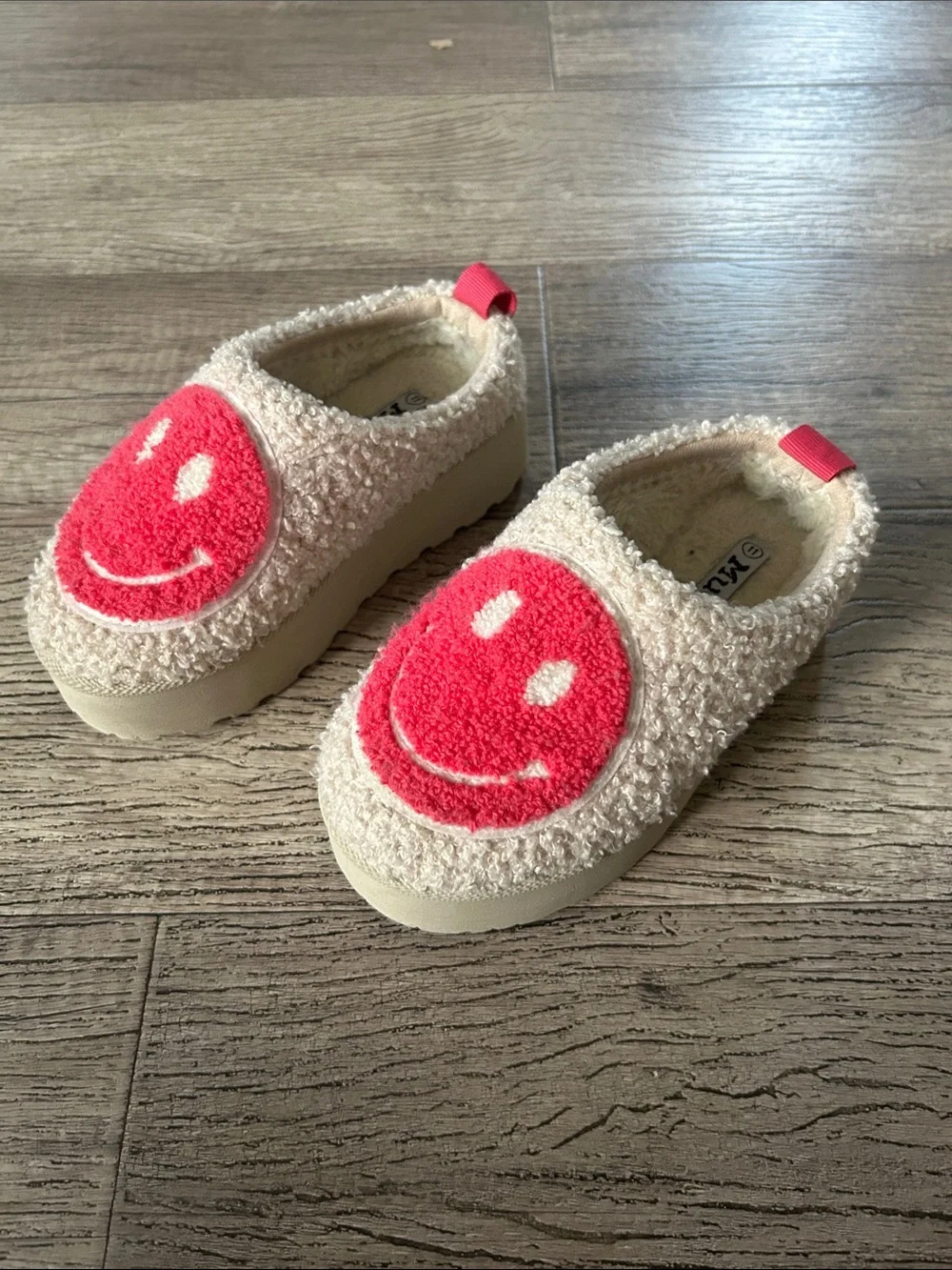 Mudd Kids Cream Sherpa Slip-Ons with Pink Smiley